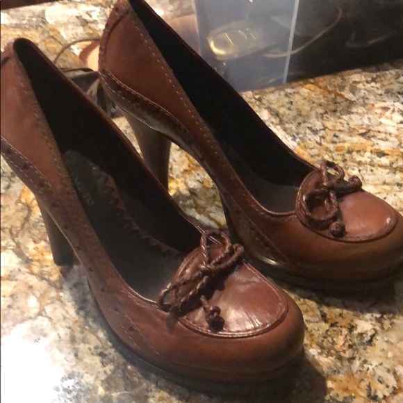 Vince Camuto platform heel - Picture 2 of 5